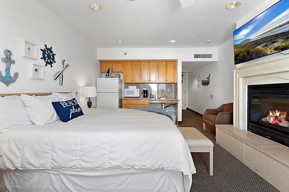 Beach House Inn & Suites
