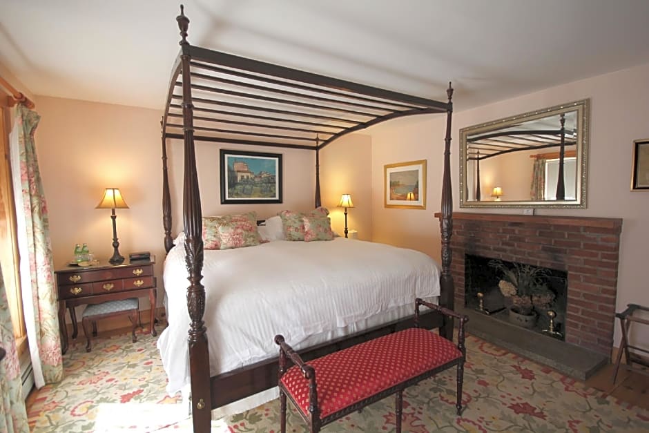 Highland Lake Inn