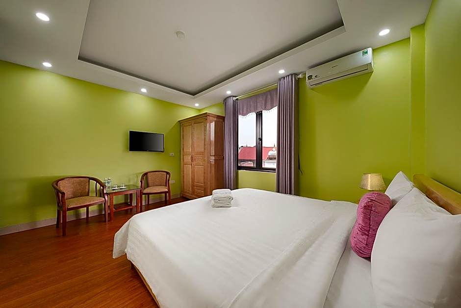Golden Lotus Airport Hotel & Travel