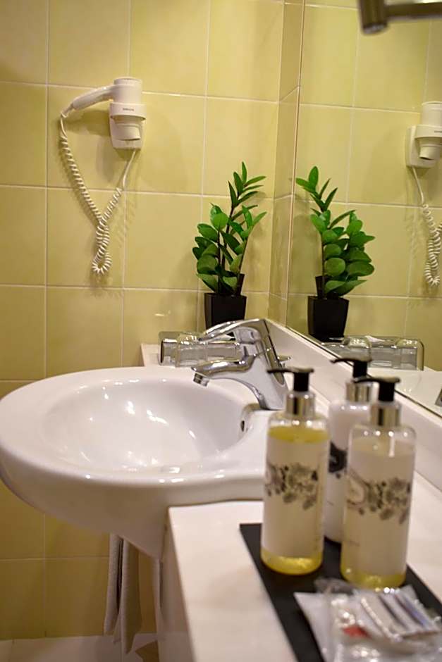Madeira Regency Cliff- Adults Only