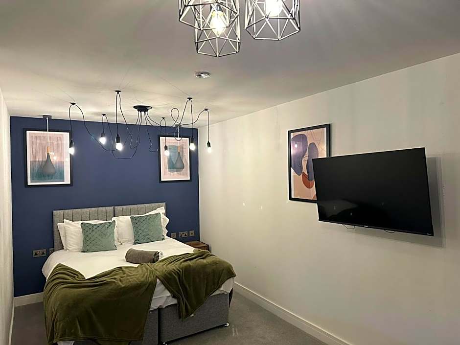 Adam Court Apartments - PE1 - Contractor Friendly - Choice of Studios or 1 Bed Apartments - Free Parking - Sofa Beds - Sky TV - Full Kitchen - Washer Dryer - WiFi