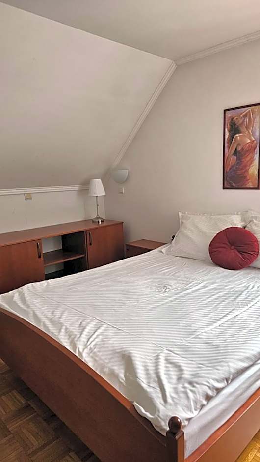 Guest House Pod Grebenom