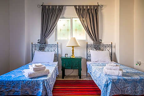 Deluxe Double Room (2 Adults + 1 Child)