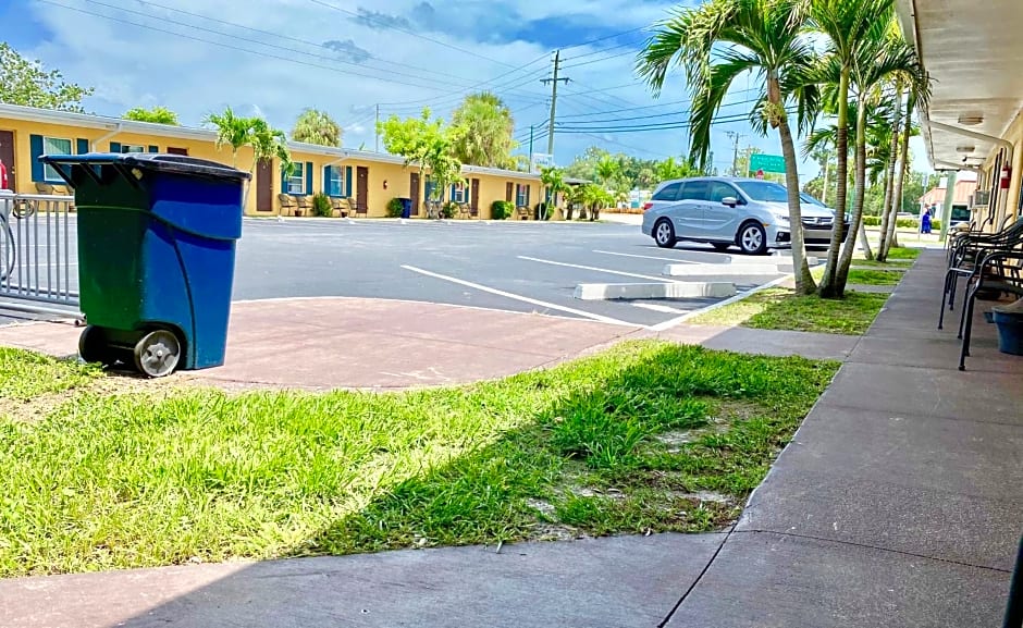 Glades Motel - Naples