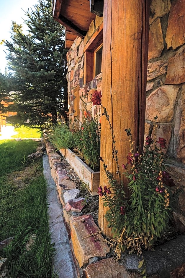 Embers Lodge & Cabins