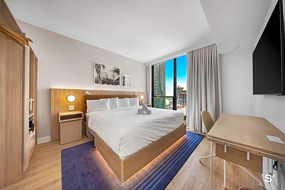 Modern Downtown 1BR with Amazing City Views