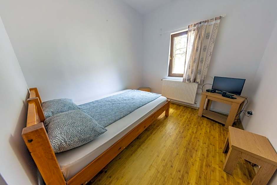 Route 68 Hostel Gurasada Park