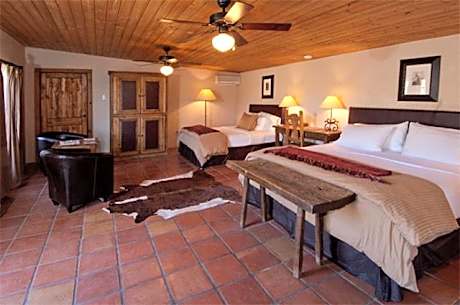 Superior King Queen Suite