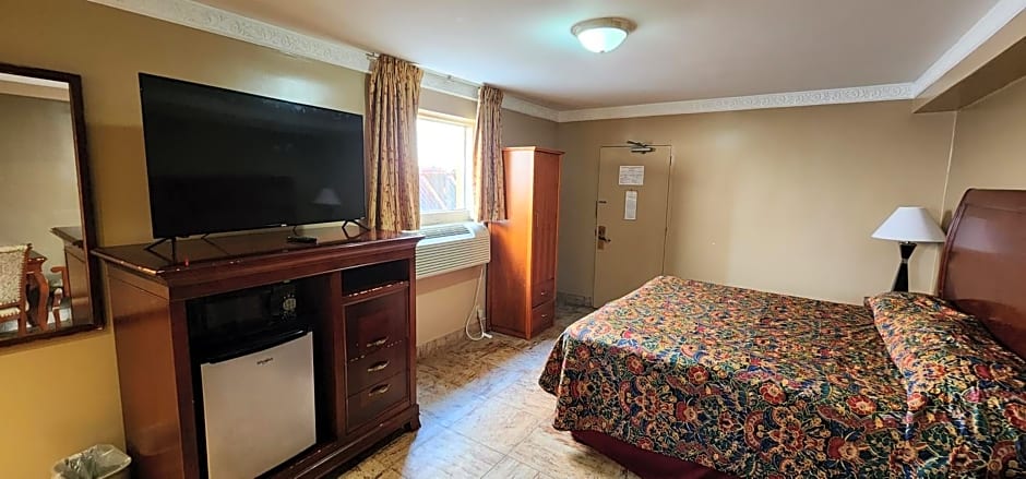 Town House Inn and Suites