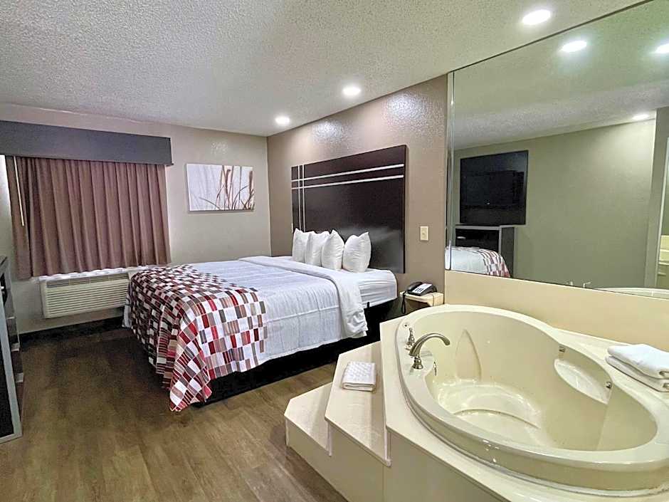 Red Roof Inn & Suites Jackson - Richland
