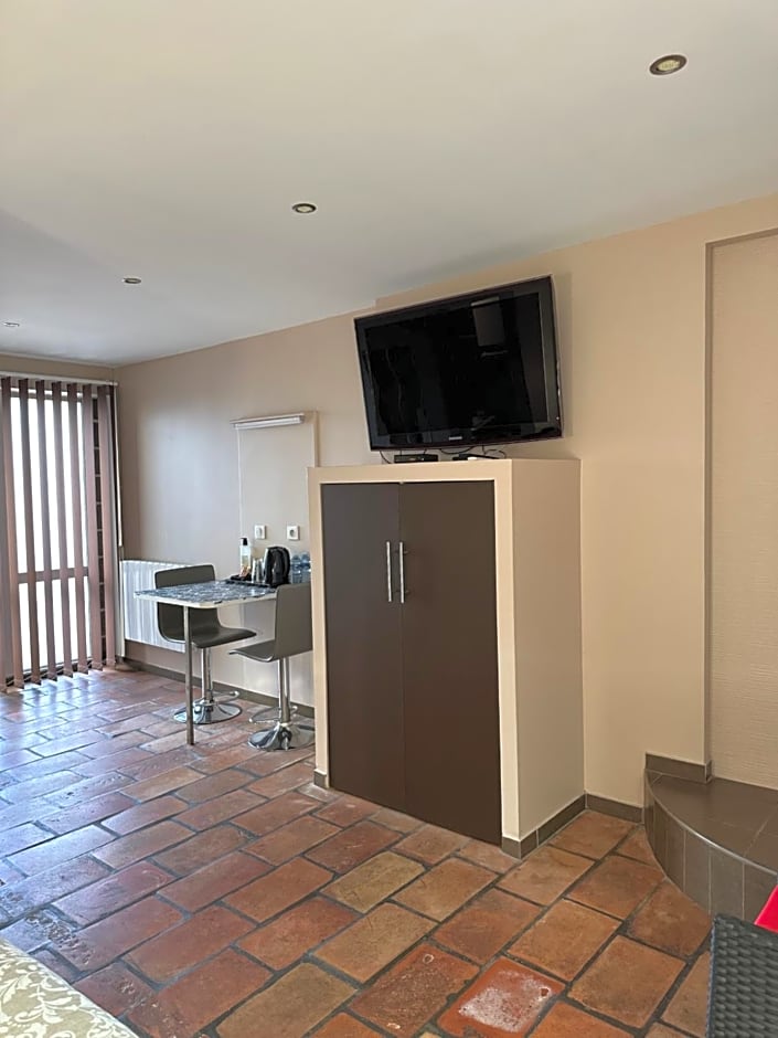 La Chambre de l'Olivier – Champigny-sur-Marne, CA
