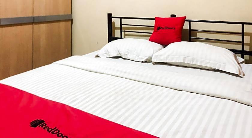 RedDoorz near RS Siloam Karawaci