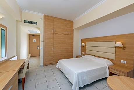 Twin Room with Pool View