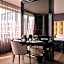 Roomers Frankfurt Central, Autograph Collection