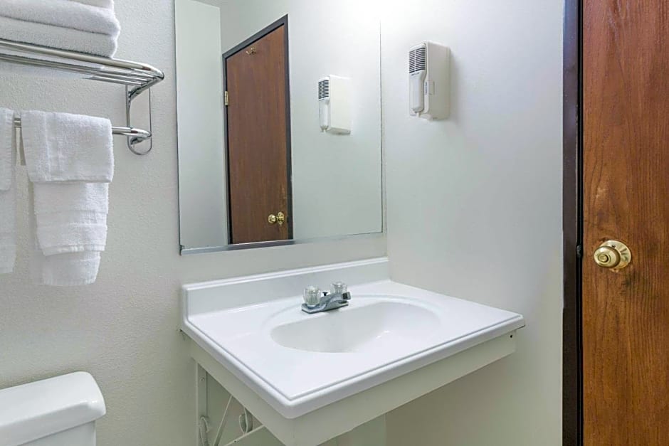 Super 8 by Wyndham Colorado Springs/Chestnut Street