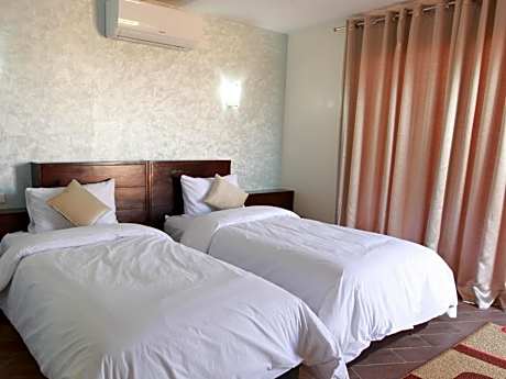 Bungalow with Garden View