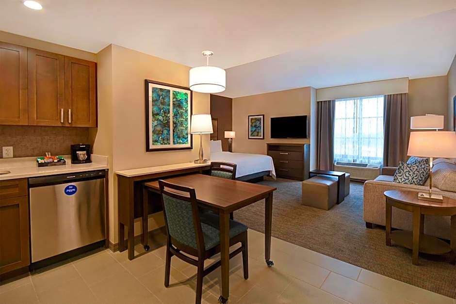 Homewood Suites by Hilton Orlando at FLAMINGO CROSSINGS Town Center