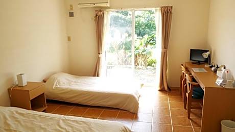 Twin Room with Extra Bed - Non-Smoking