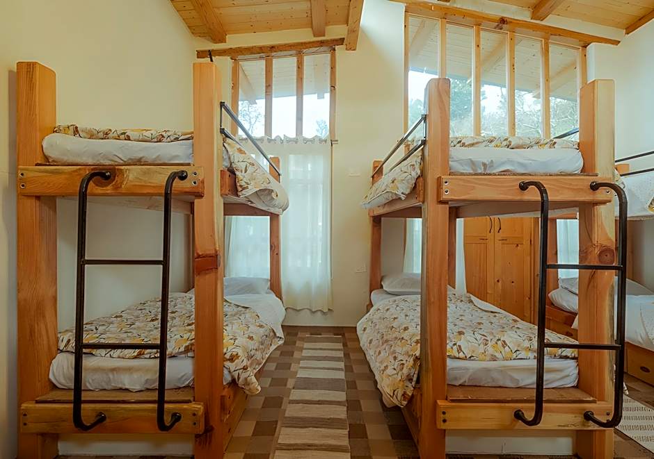 Zdjęcie 1 z 6 — 12 Bed Mixed DormRoom