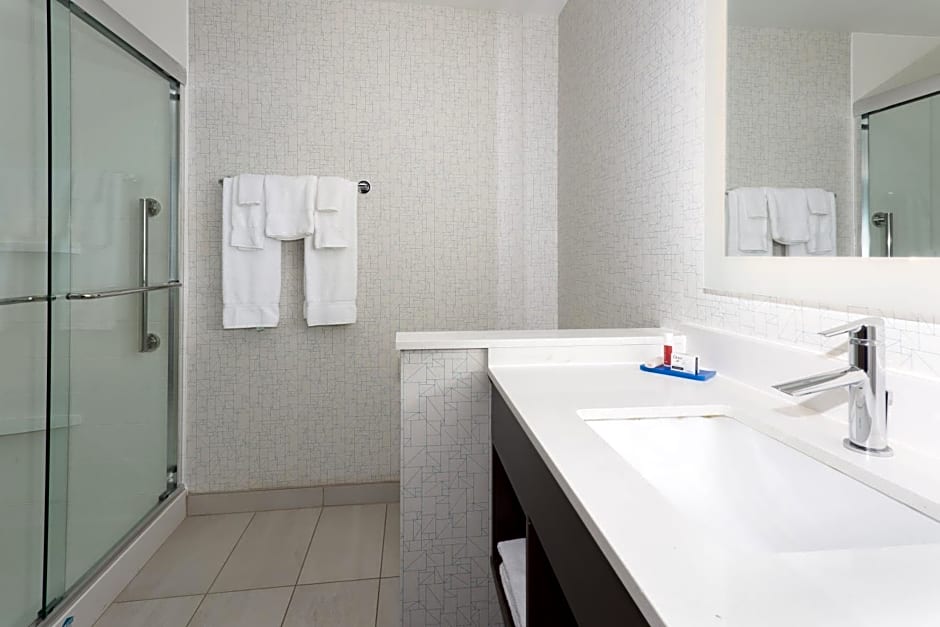 Holiday Inn Express And Suites Firestone Longmont By IHG