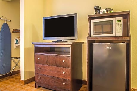 King Room - Accessible/Non-Smoking