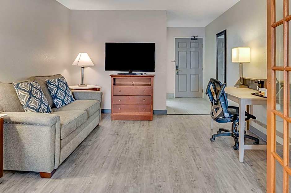 Country Inn & Suites by Radisson, Grand Rapids Airport, MI