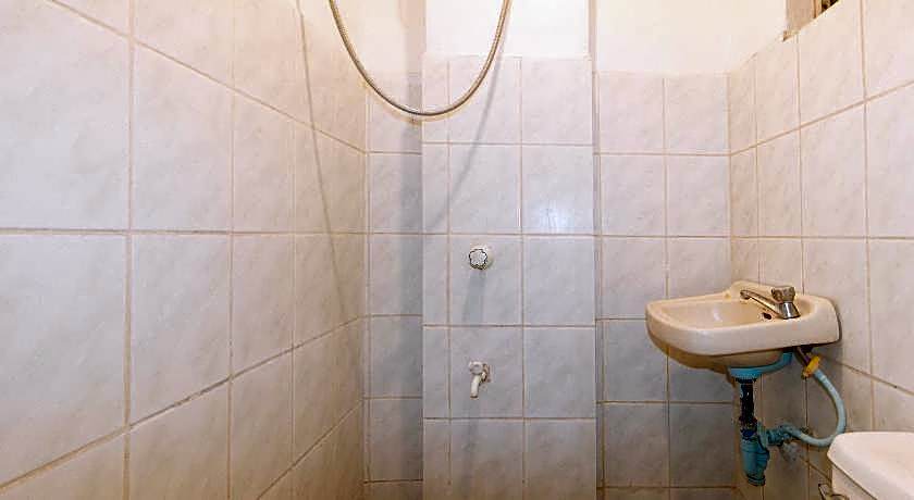 RedDoorz @ La Maria Pension and Tourist Inn