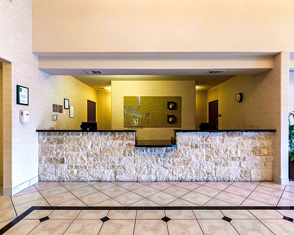 Quality Suites Huntsville Near University