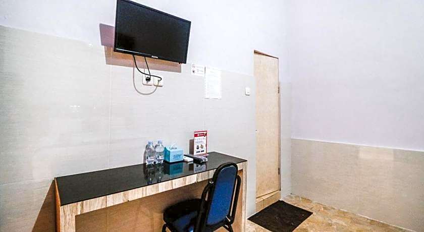 RedDoorz near Millennium ICT Center Medan