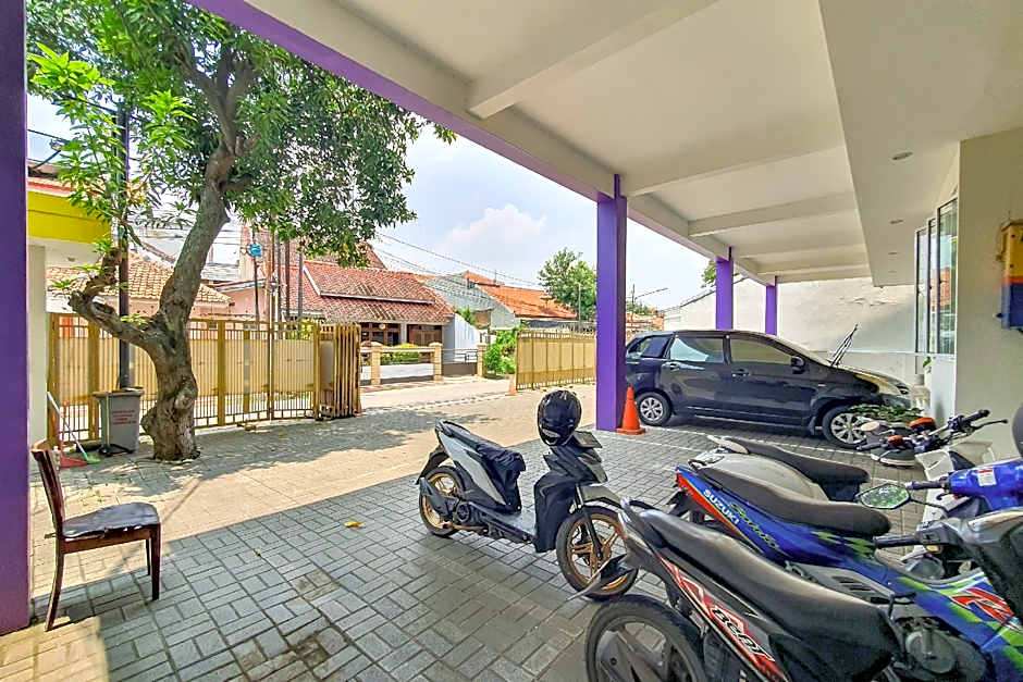 Urbanview Hotel Pondok Mas Cirebon By Reddoorz – Cirebon, OH