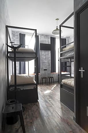 Suite (5 Adults) with private Bathroom