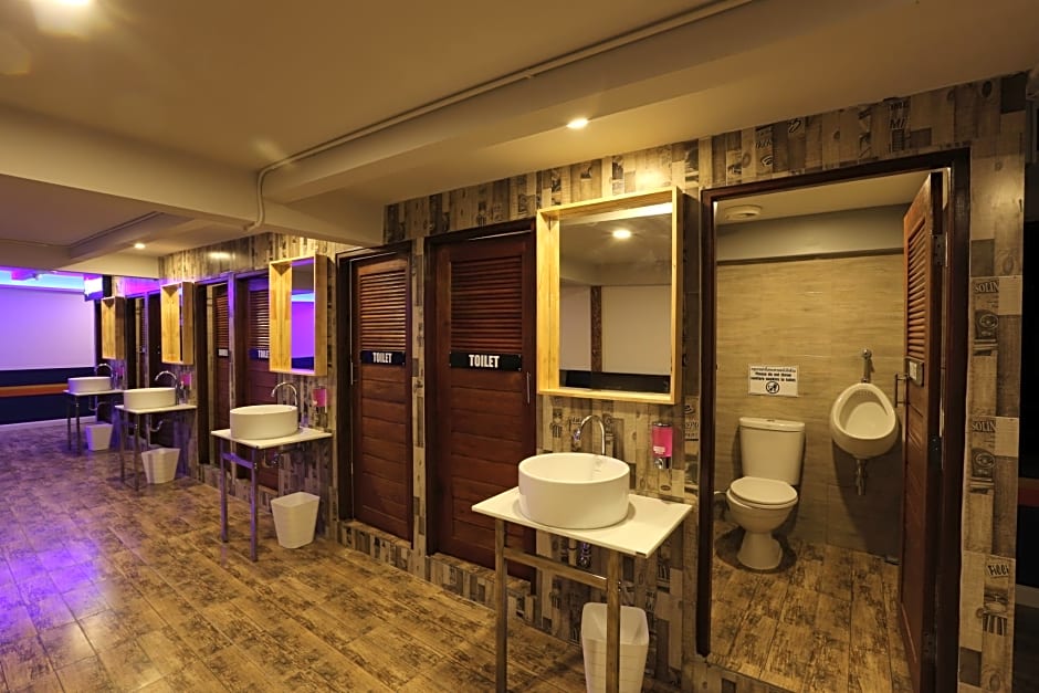 Balcony Party Hostel Ao Nang Beachfront Adult Only
