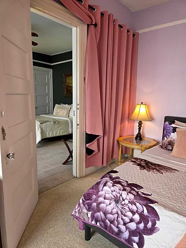 The Kings Throne Inn and Guest House