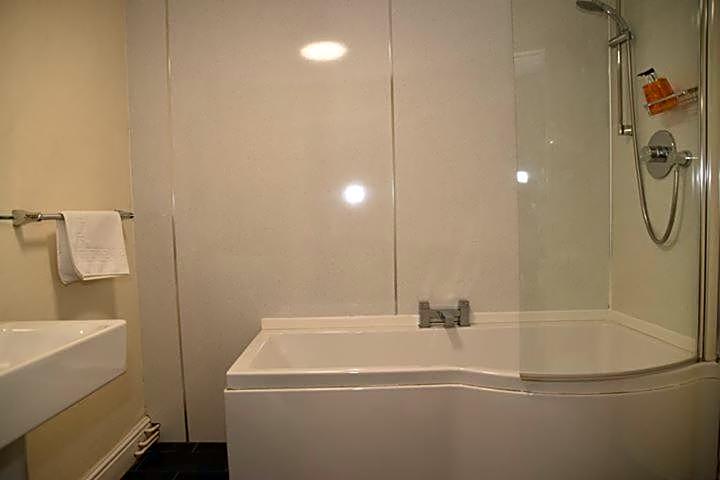 Harry's Hotel & Restaurant