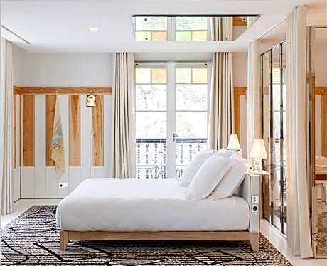 Deluxe Double Room (2 People)