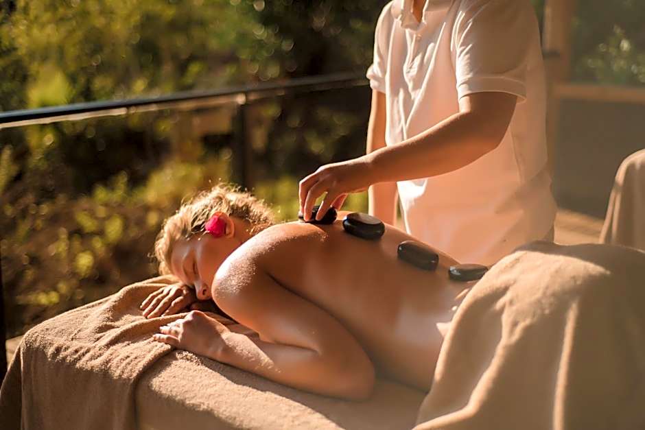 Manaspark Deluxe Hotel