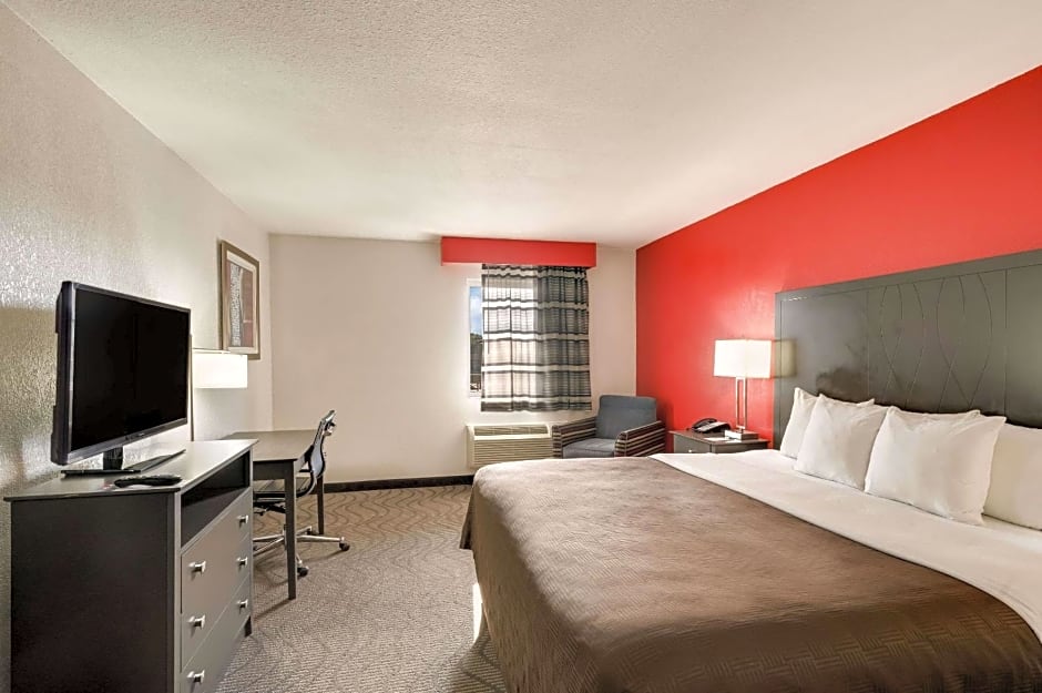 Clarion Inn & Suites Russellville I-40