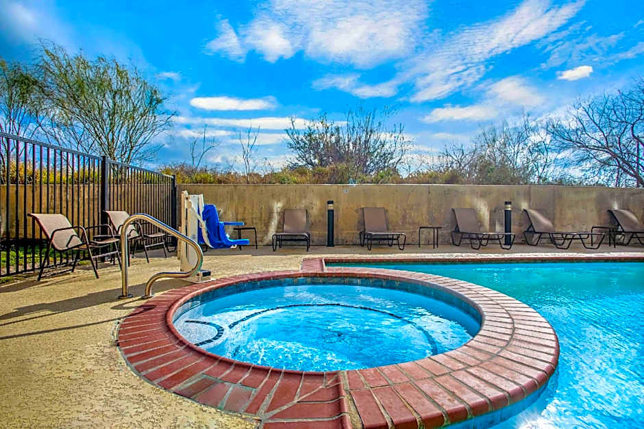 La Quinta Inn & Suites by Wyndham Karnes City