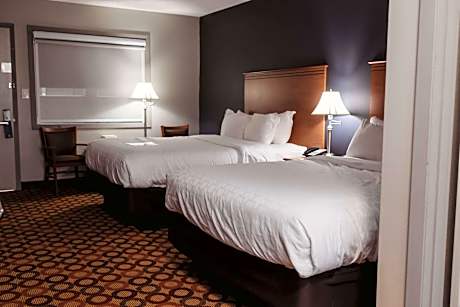 2 Queen Beds Pool View Non-Smoking