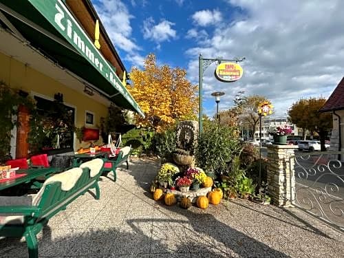 Pension Am Campus Velden – Velden, CA