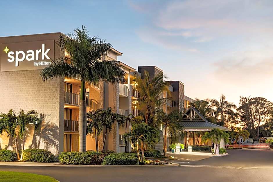 Spark by Hilton Sarasota Siesta Key Gateway