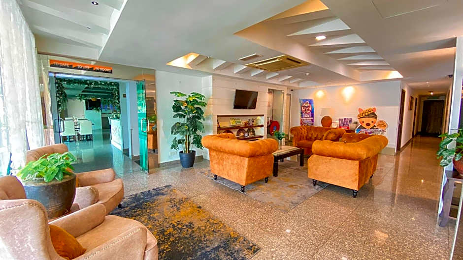 Queenspark Lovita Hotel