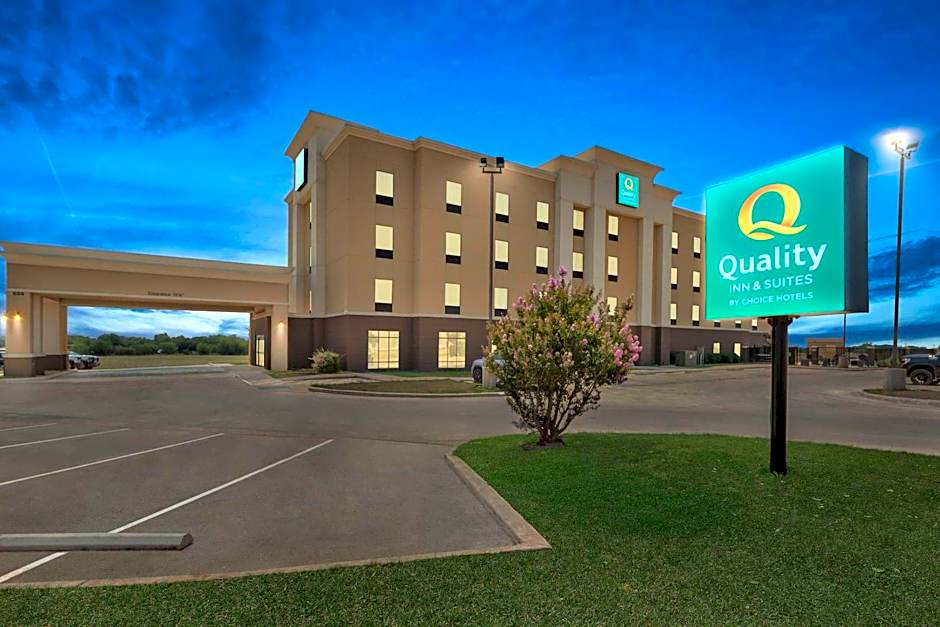 Quality Inn & Suites Pearsall