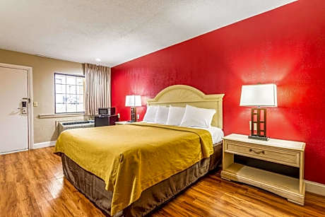 King Room - Non Smoking/Exterior Hall/Pet Friendly