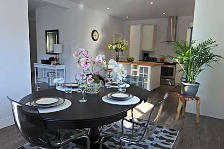 Black Rooster Guesthouse