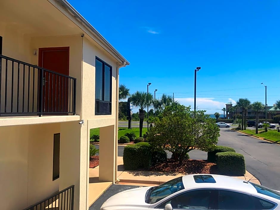 Days Inn & Suites by Wyndham Navarre Conference Center