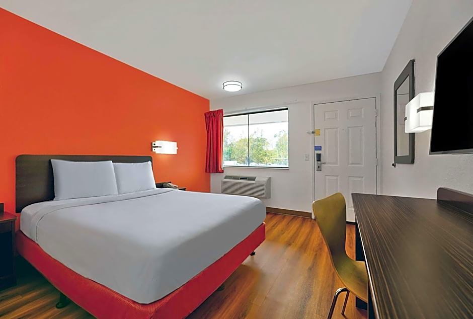 Motel 6-Columbus, GA