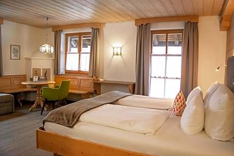 Deluxe Double Room with South Balcony and Mountain View