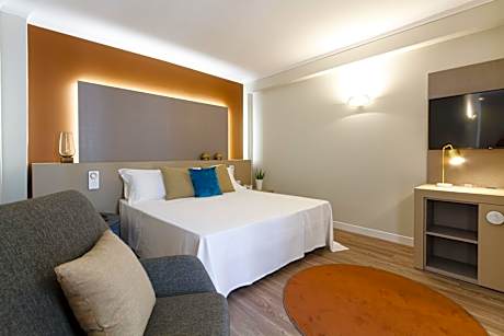 Deluxe Double or Twin Room with Balcony