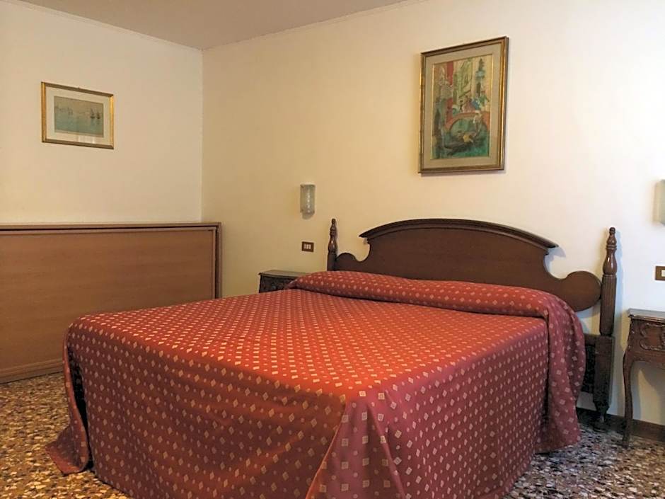 Photo 1 of 5 of Comfort 1 Double Bed or 2 Beds